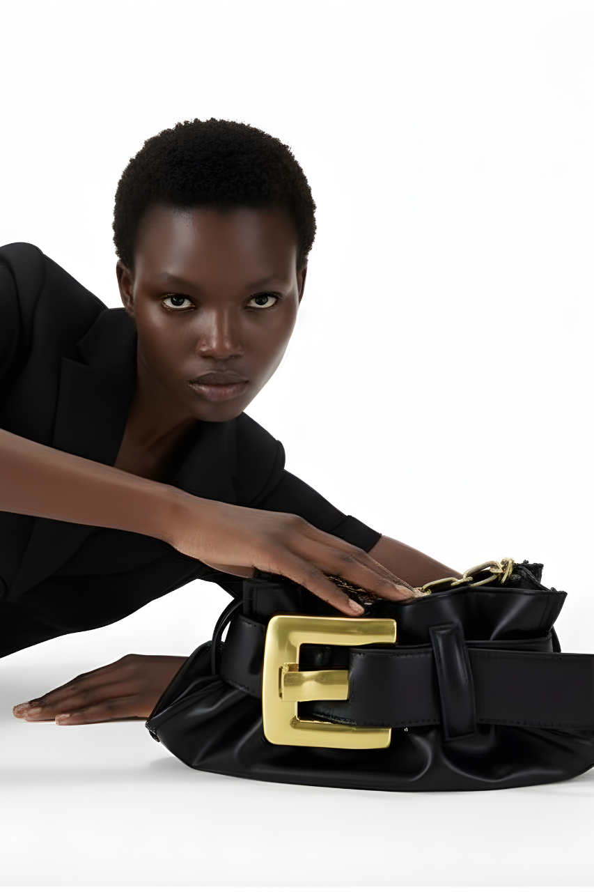 Sac à bandoulière chic en cuir PU noir avec boucle ceinture dorée