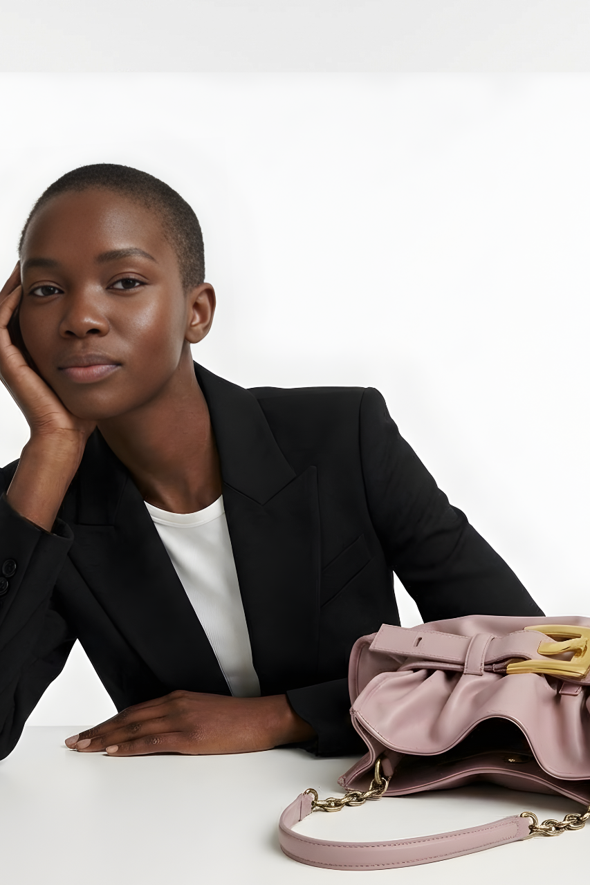 Sac à bandoulière chic en cuir PU noir avec boucle ceinture dorée